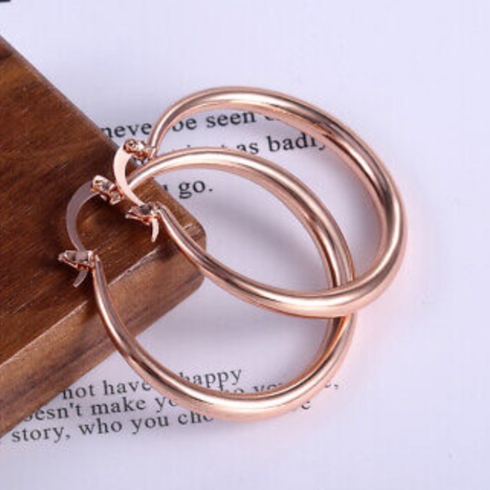 NWT ROSE GOLD HOOP 18K PLATED EARRINGS